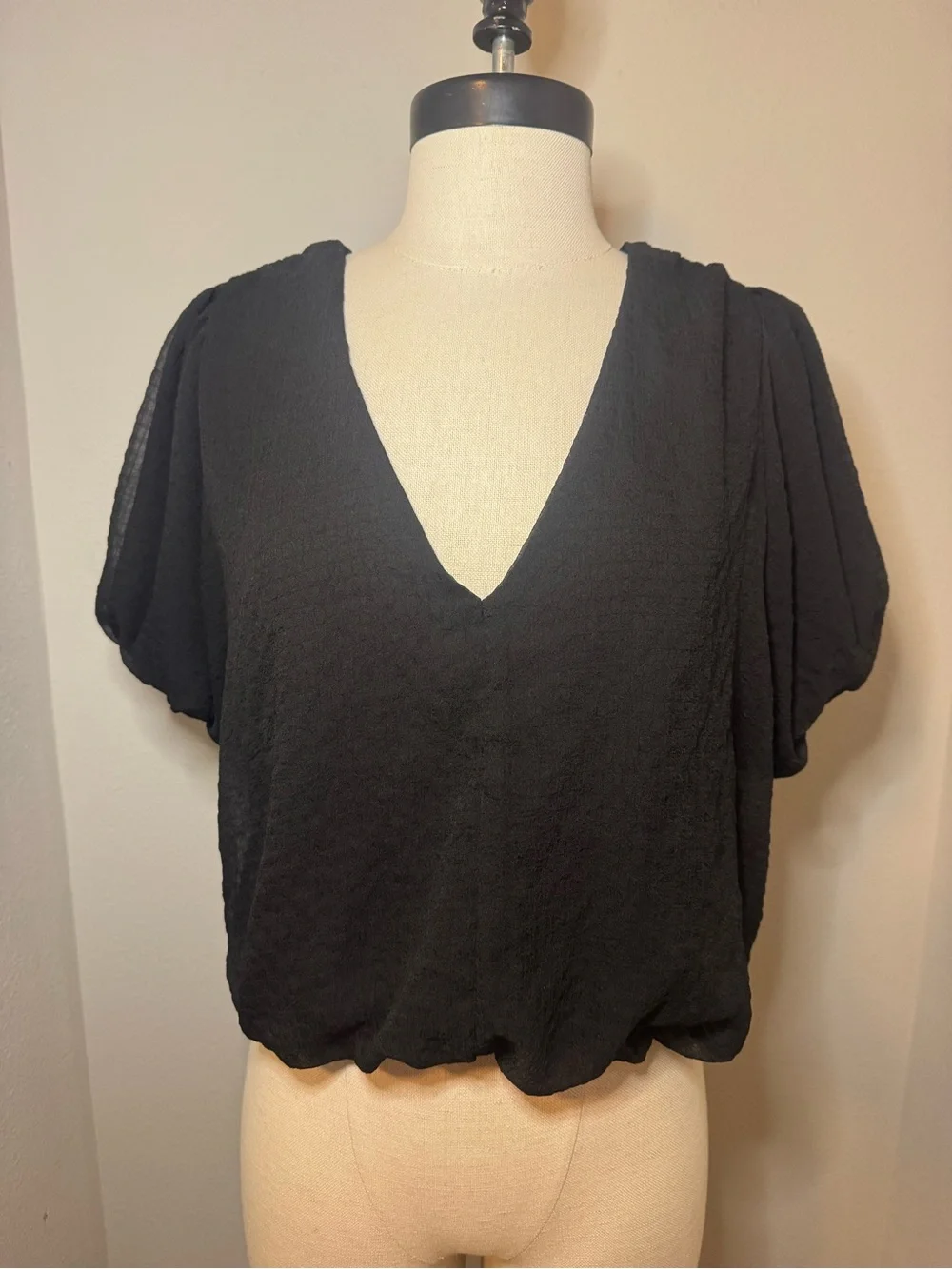 ASTR the Label bubble sleeve gauze top in black